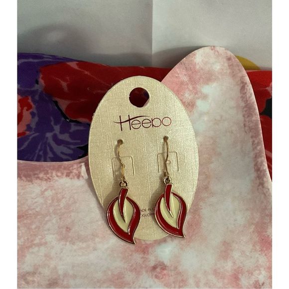 NWT Heebo Pierced WIRE Earrings Red White Leaf Dangle Earrings 🌿🍒 - Picture 1 of 11
